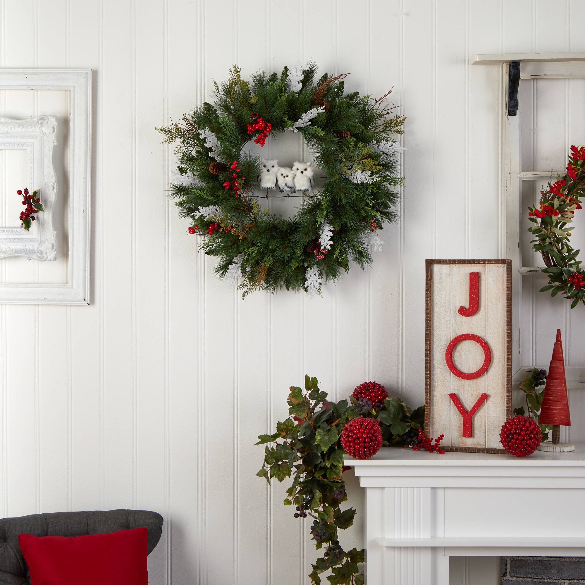 24" Holiday Winter Owl Family Pinecone Berry Christmas Wreath